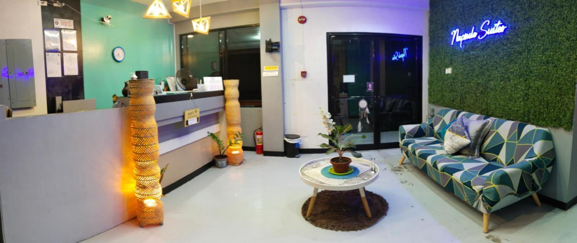 Napsule Suites Davao City Exteriör bild