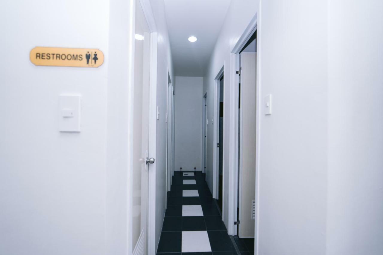 Napsule Suites Davao City Exteriör bild